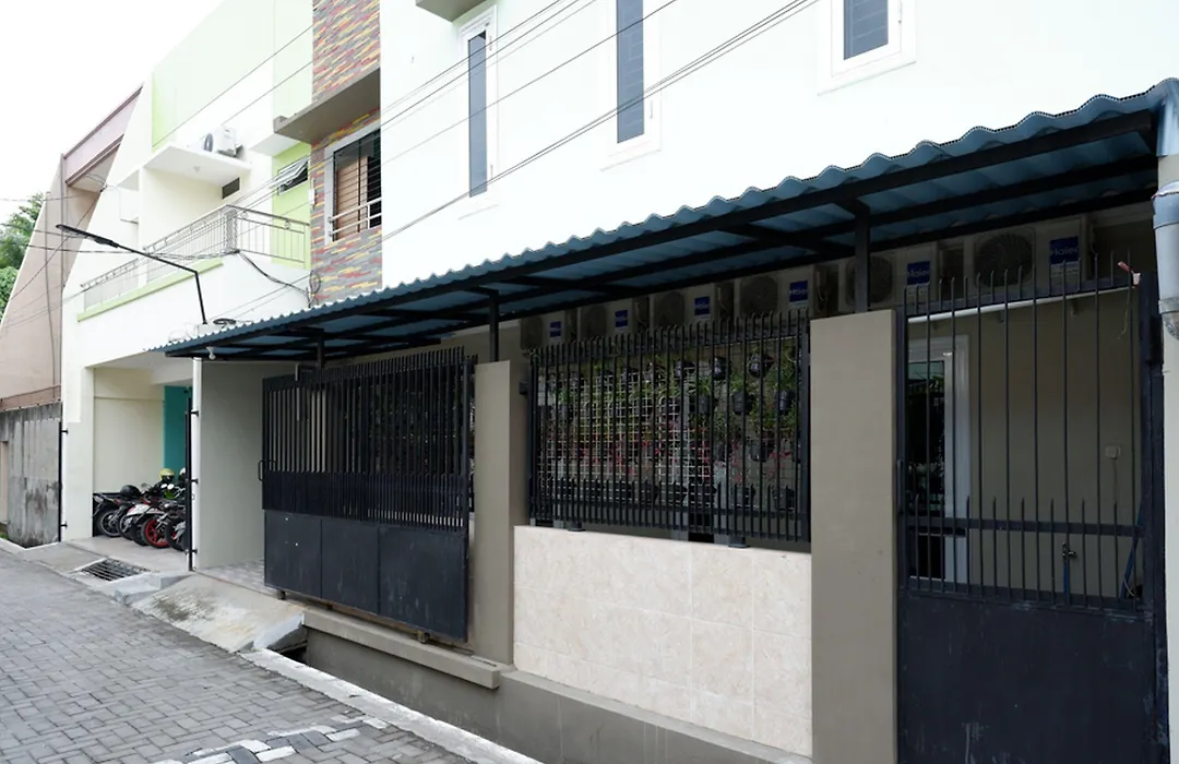 RedDoorz Hostel near Kota Lama Semarang-1