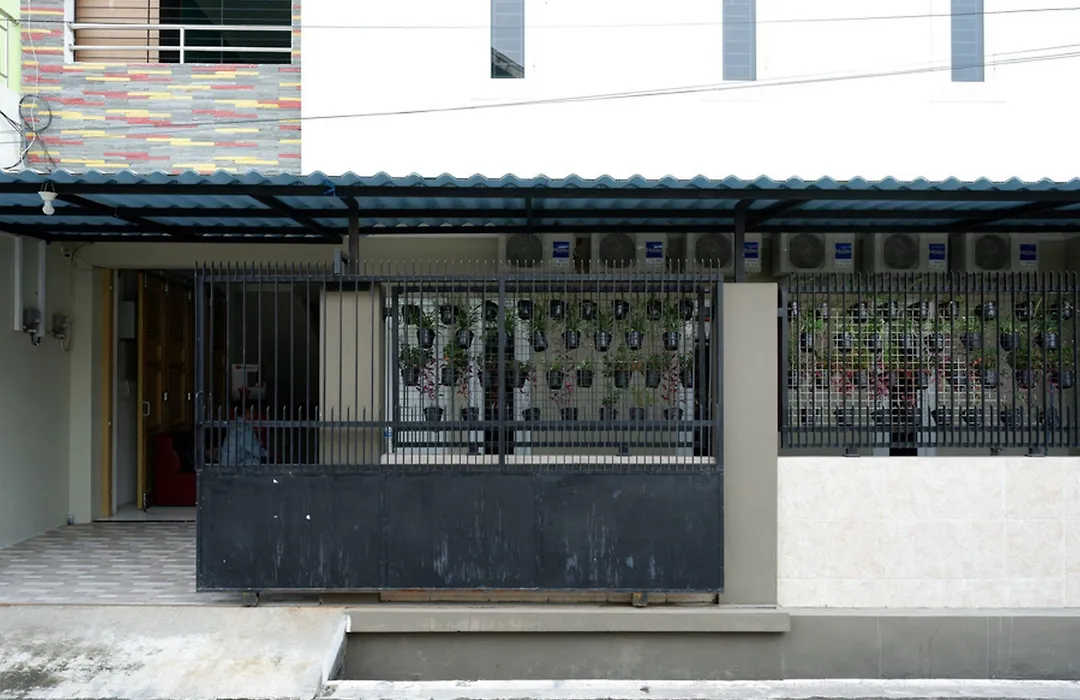 Reddoorz Hostel Near Kota Lama Semarang-1