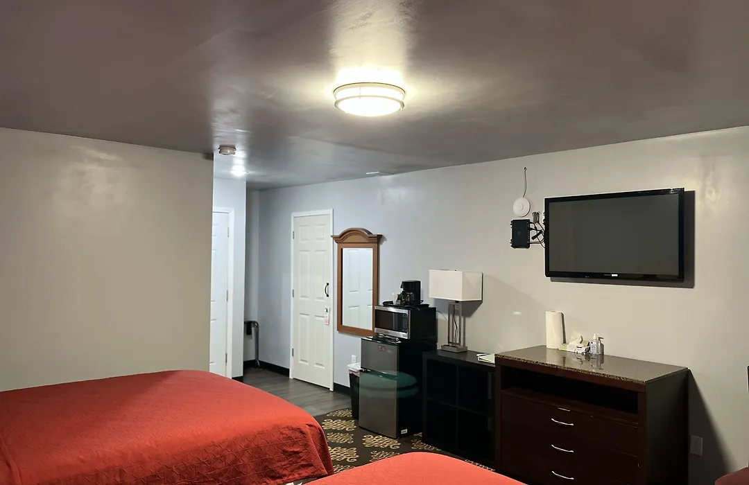 Midway Motel-1