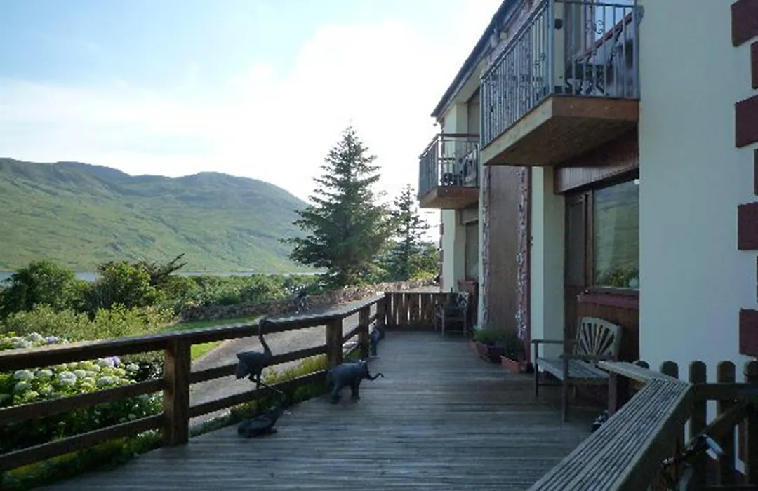 Kylemore Pass Hotel-1