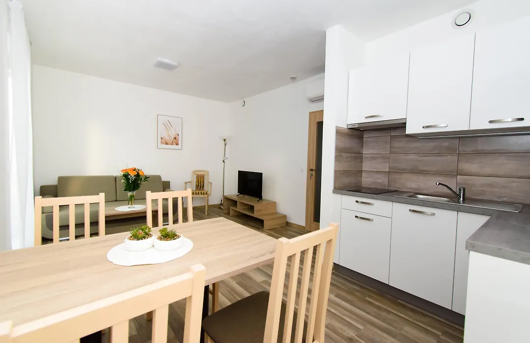 Solid Gold Garni Hotel-1