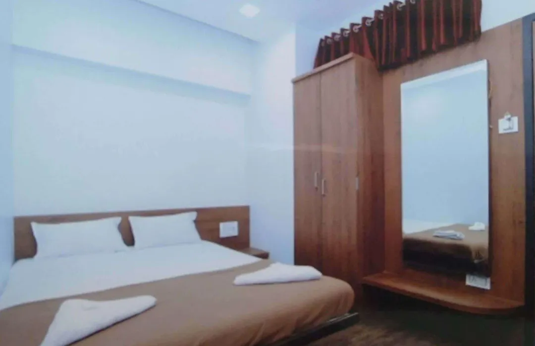 Rajhuns Deluxe Lodging-1