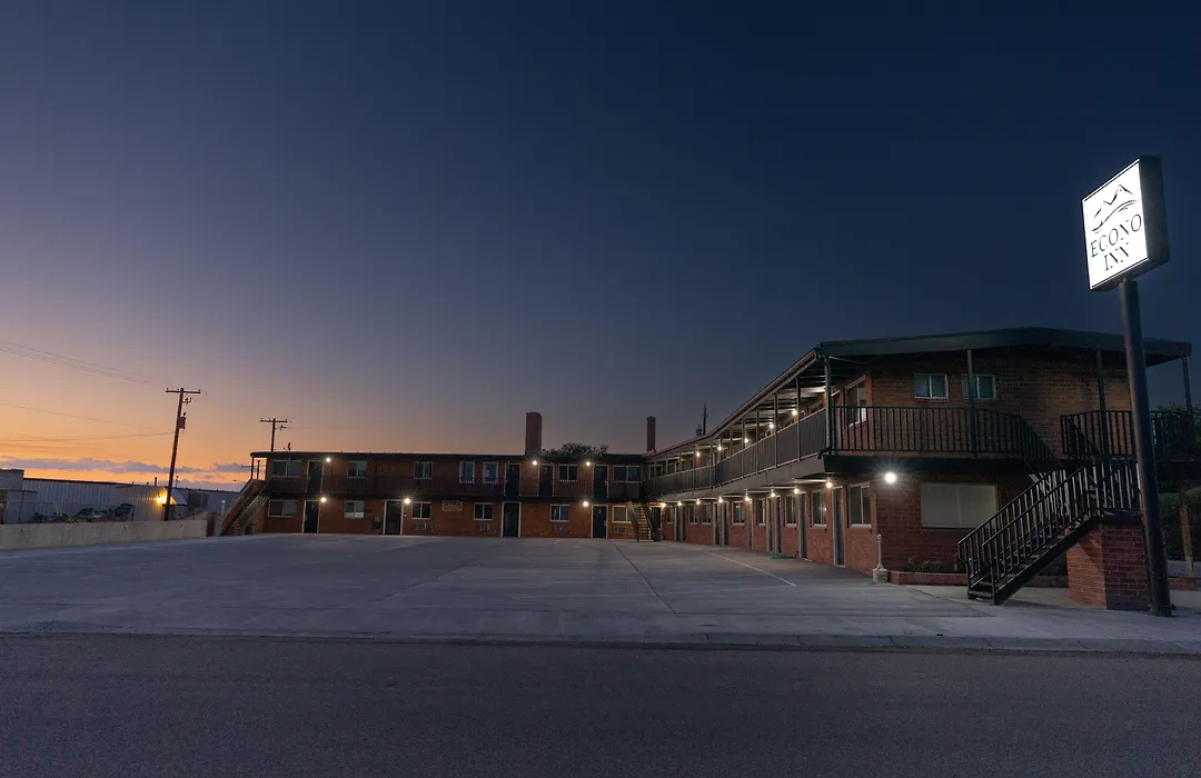 Econo Inn-1