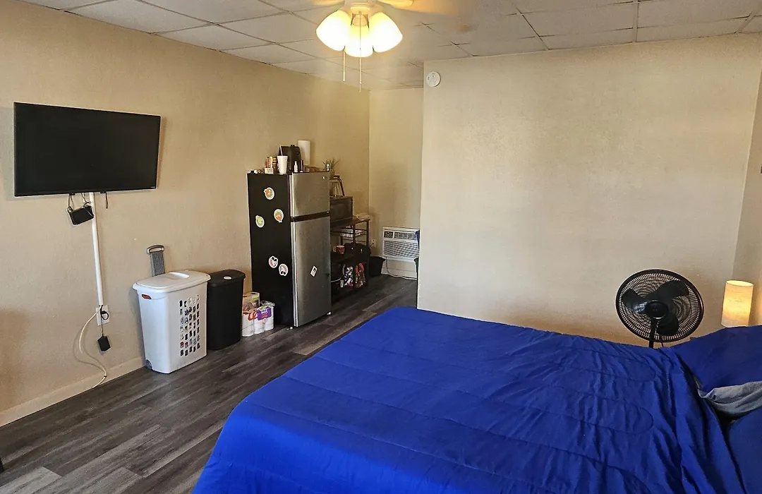Sebastian Gardens Inn & Suites-1