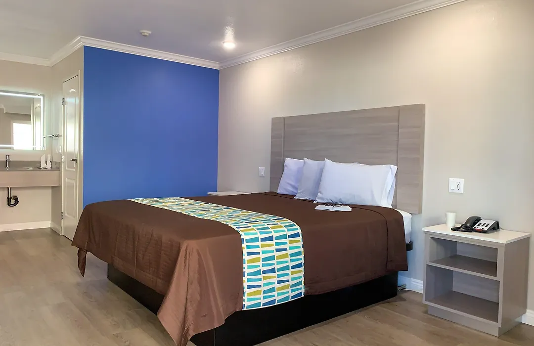 Mojave Inn-1
