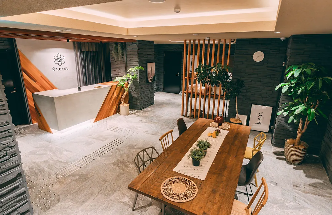 R Hotel Honmachi-1