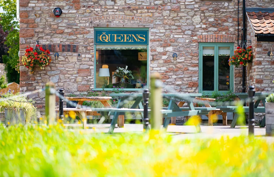 The Queens Chew Magna-1