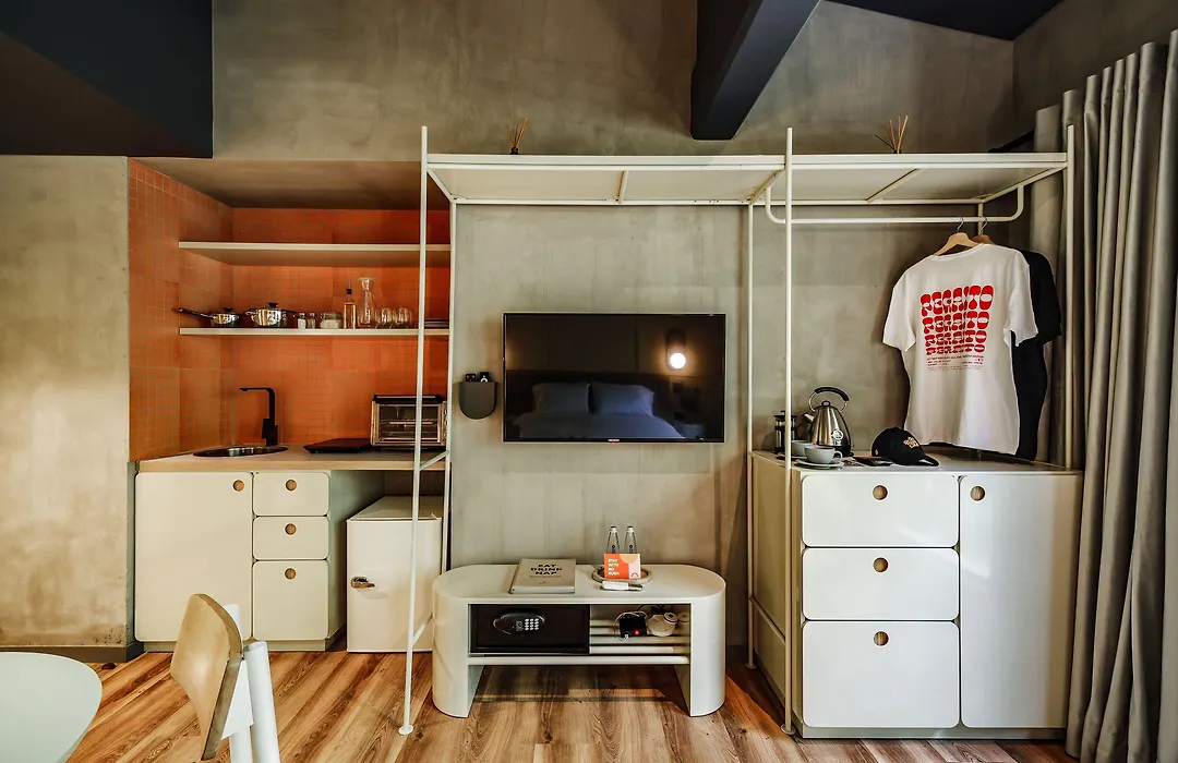 The Somos Flats Provenza-1