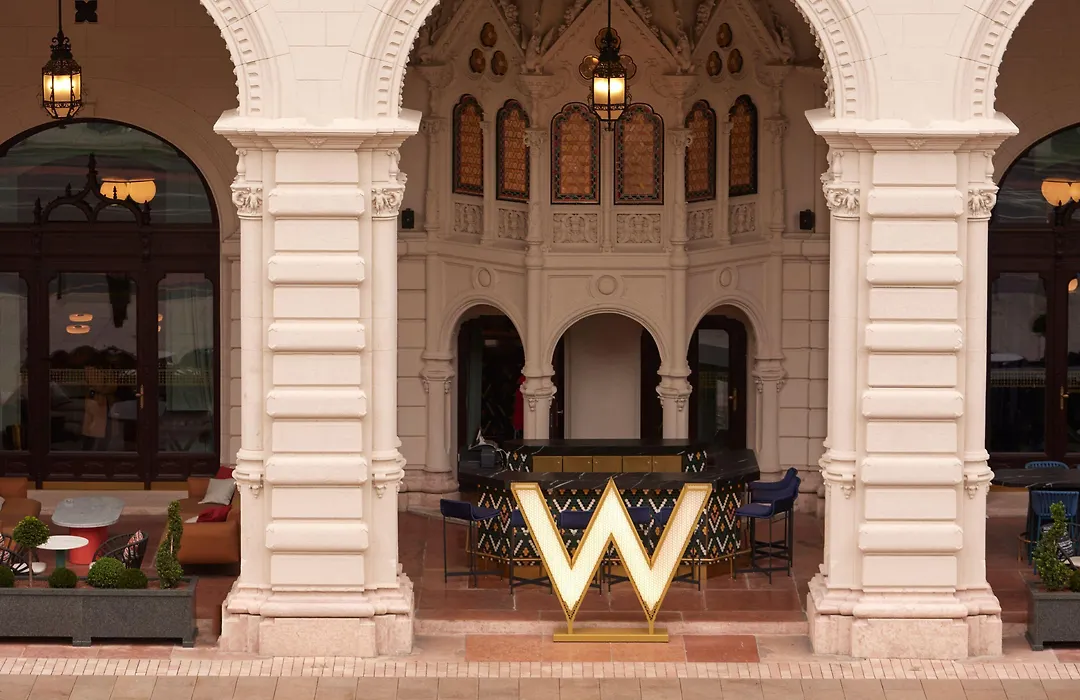 W Budapest-1