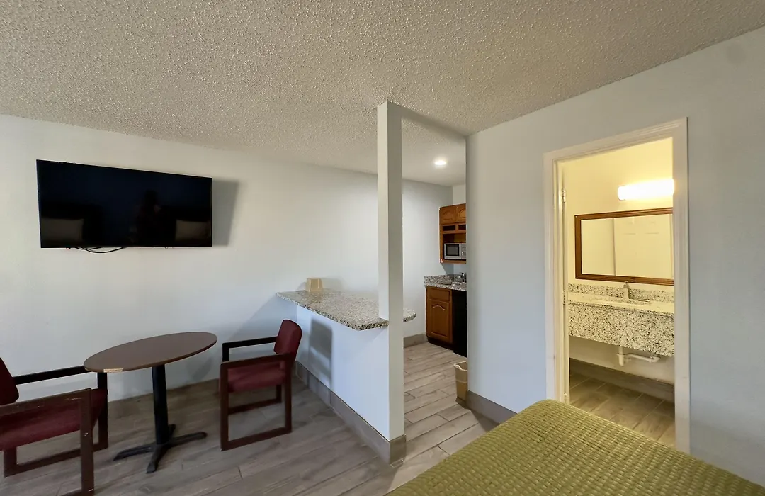 Razorback Inn-1