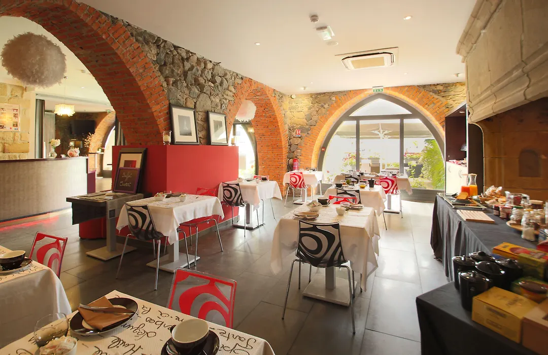 Charme Et Caractere Le Turenne - Contact Hotels-1