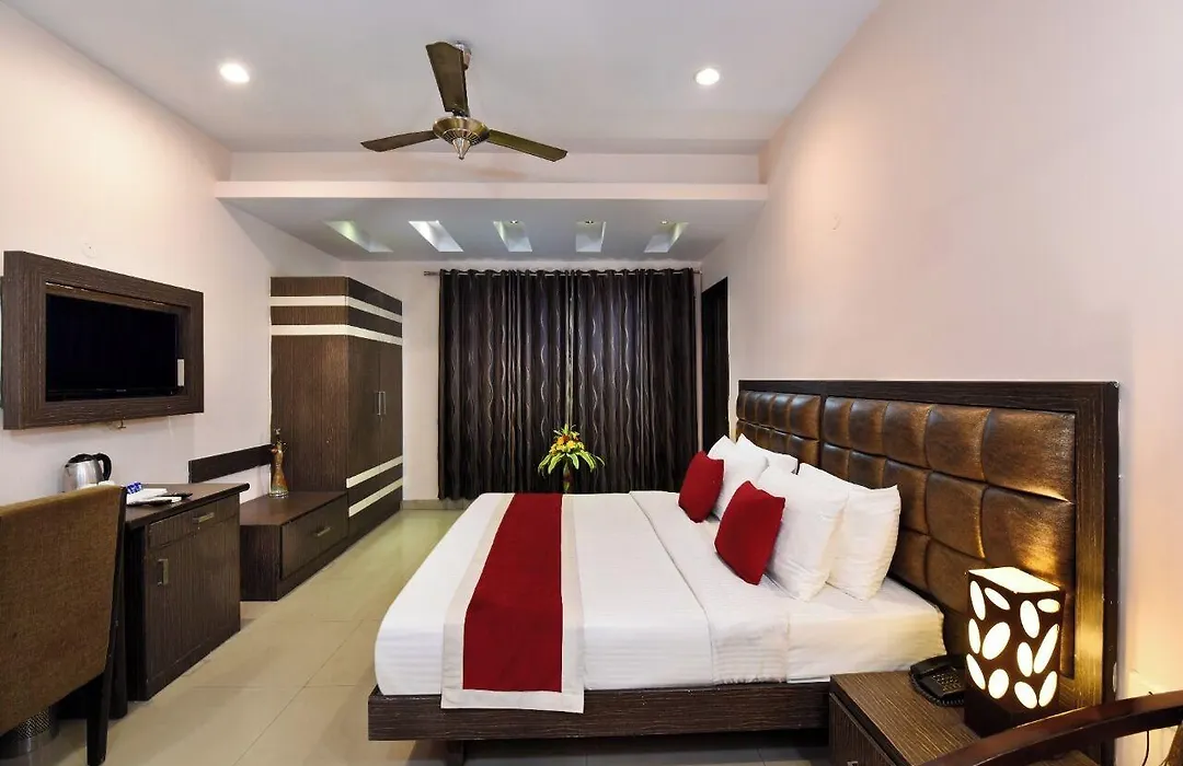 Le Crescent Hotel By Trot, Indirapuram-1