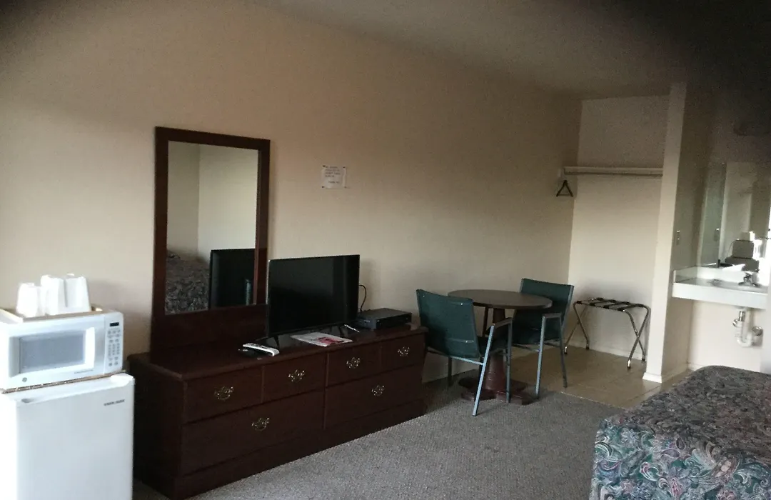 Americana Inn-1