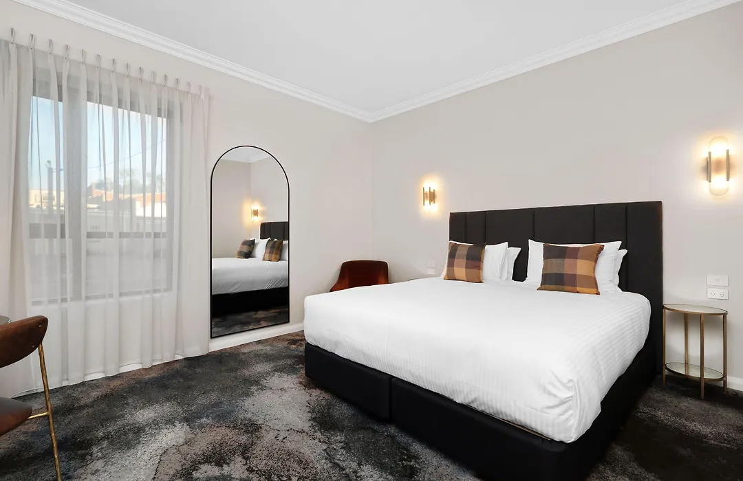 St Hugh Hotel Wagga Wagga-1