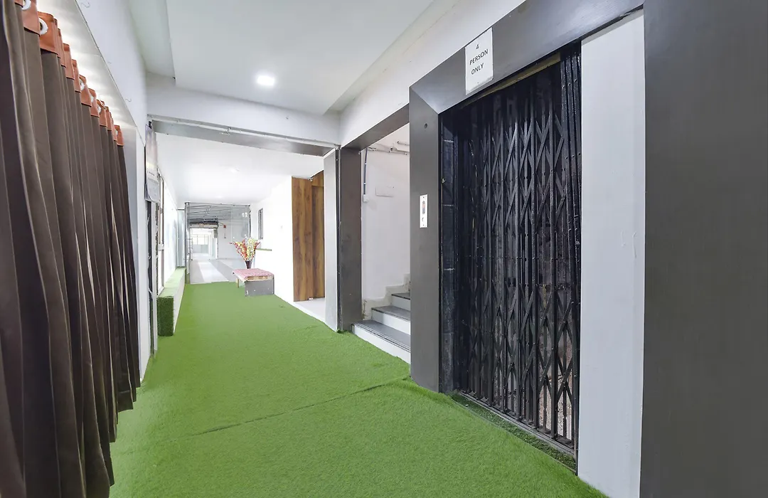 Fabhotel Star-1