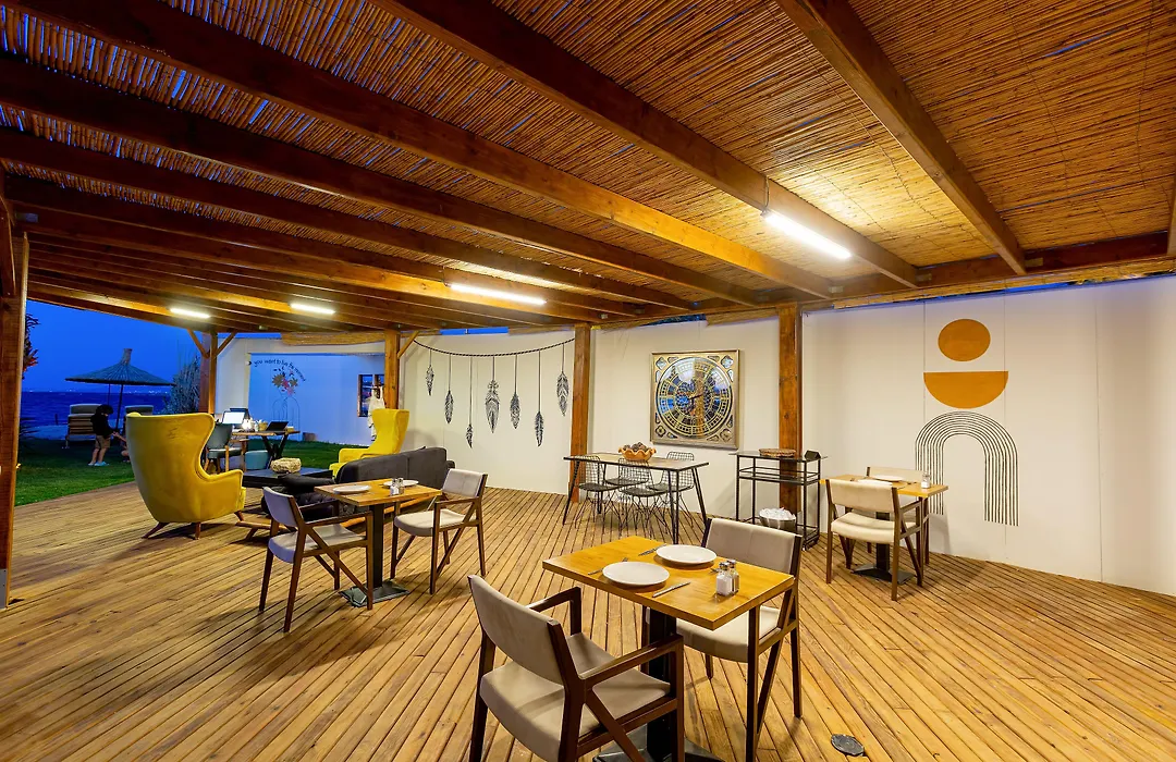 Anda Beach Bistro & Rooms-1