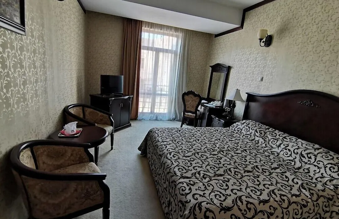 Hotel Carol-1