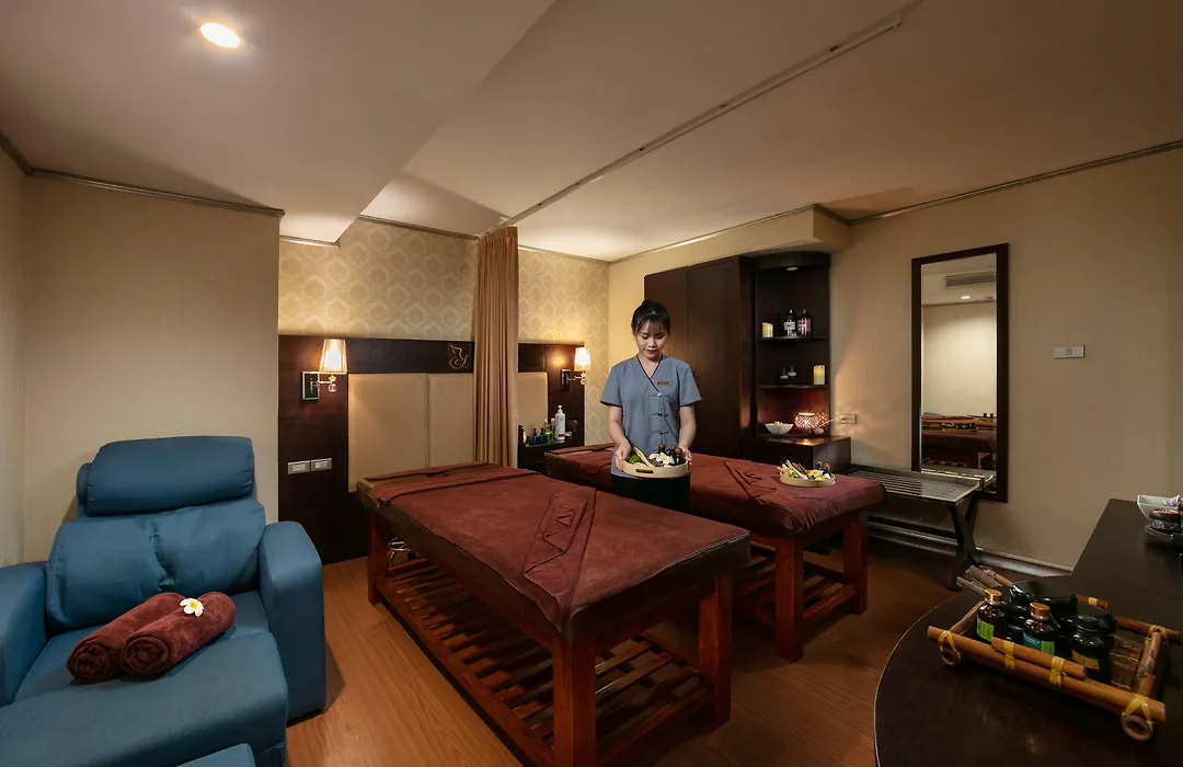 Beryl Signature Hotel & Travel-1