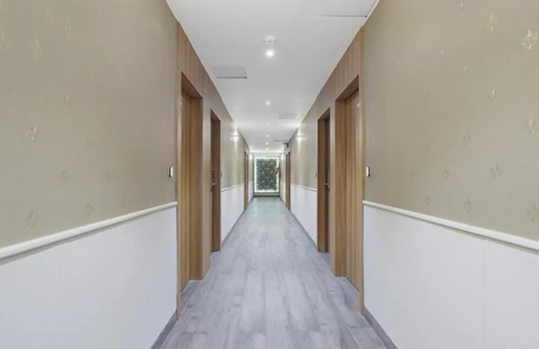 Fabhotel Meritus Inn-1