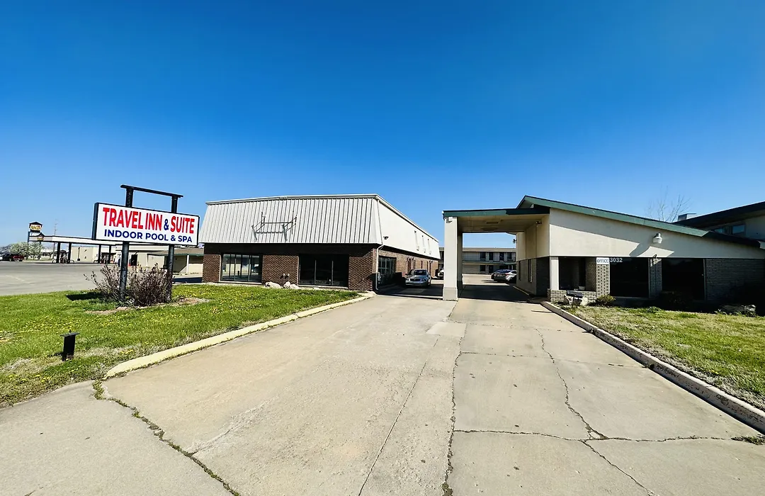 Travel Inn & Suites-1