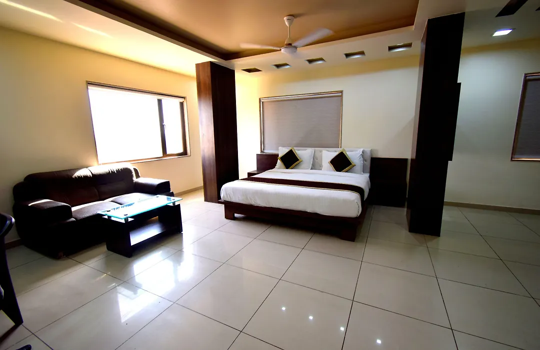 Hotel The Grand Krishna Inn-1