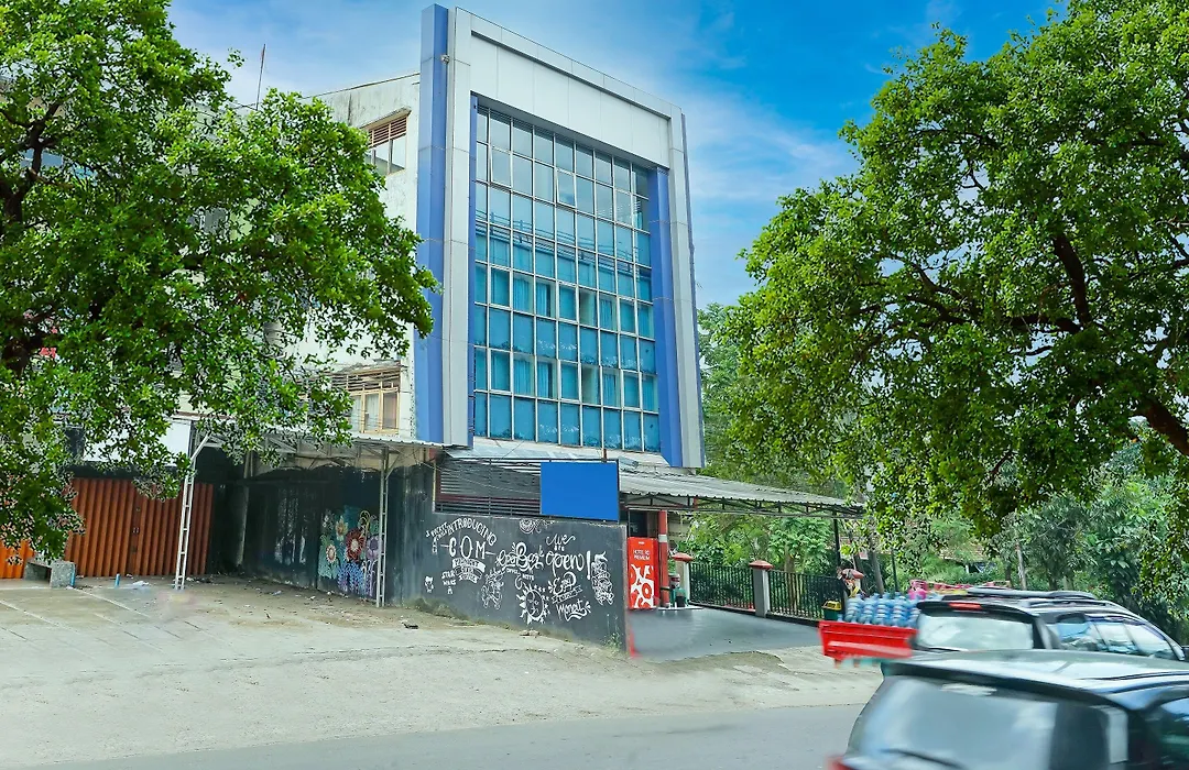 Oyo 90390 Hotel Rd Premium-1