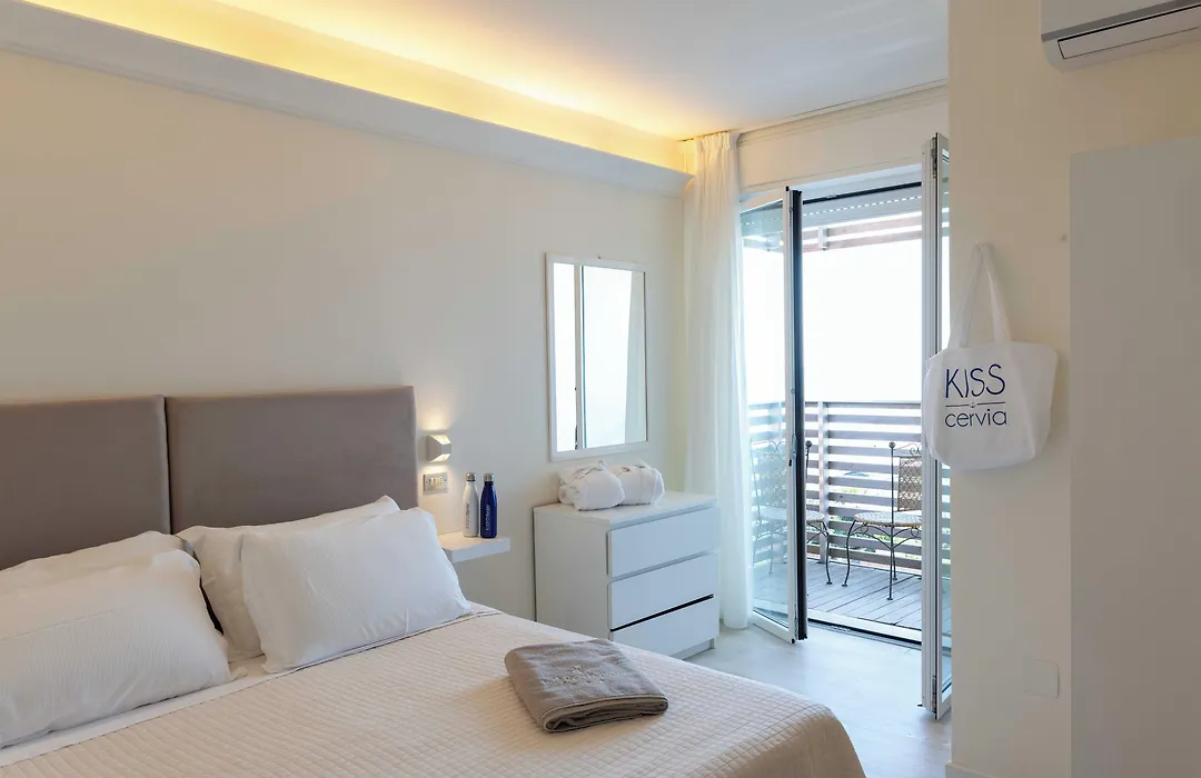 Kiss Beachfront Hotel & Restaurant-1