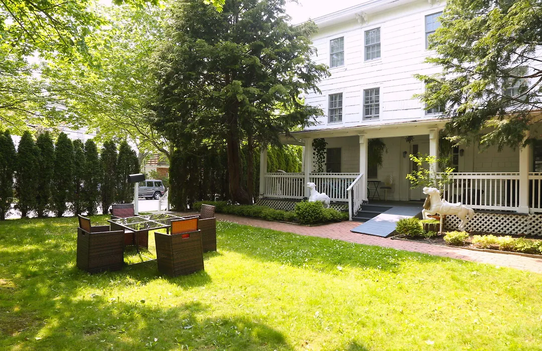 Harpoon House-1