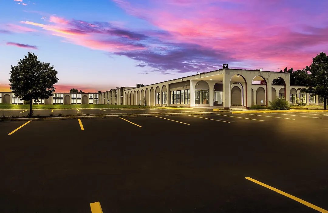 Hometowne Studios By Red Roof And Conference Center Chicago - N Aurora Naperville-1