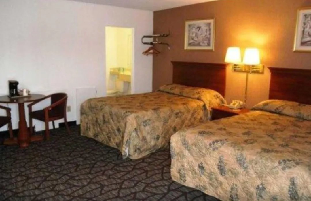 Super 8 By Wyndham Youngstown/Girard-1