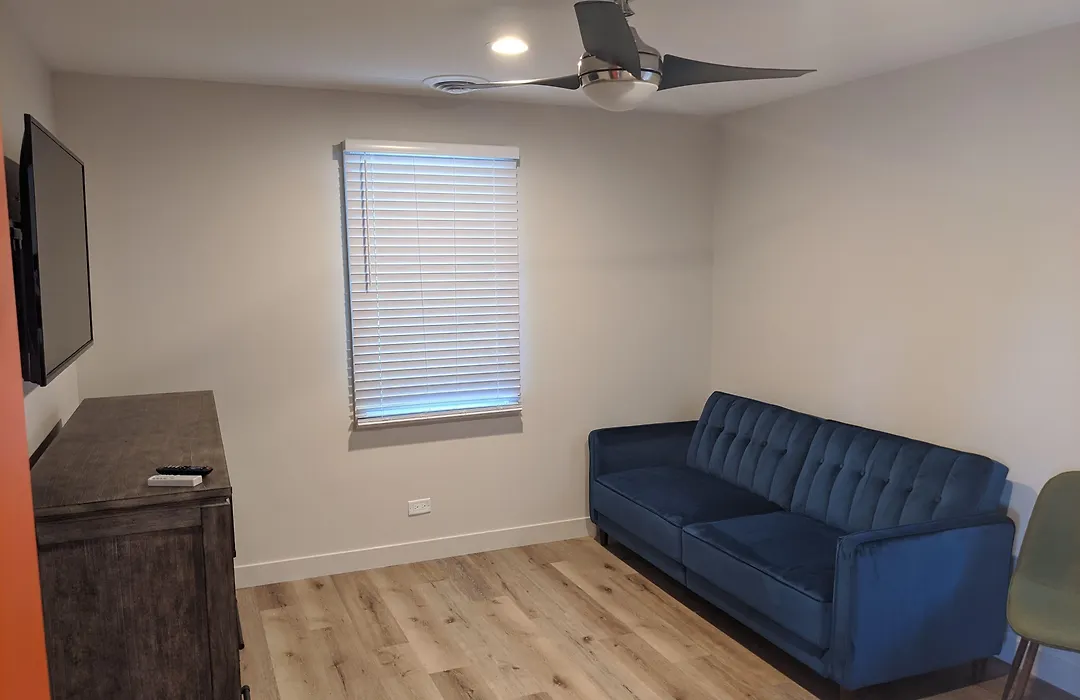 4411 Inn & Suites-1
