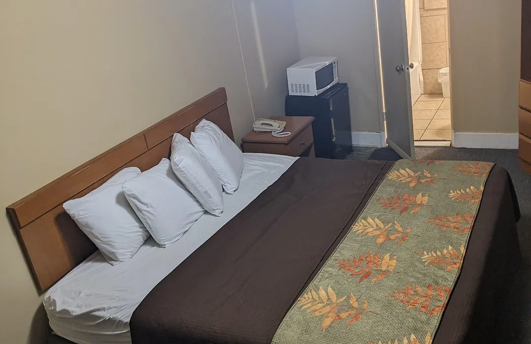 Rainbow Motel-1