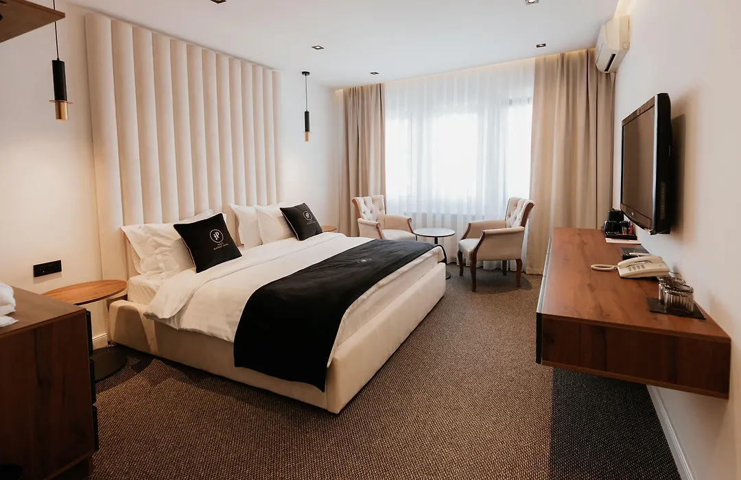Plaza Boutique Hotel-1