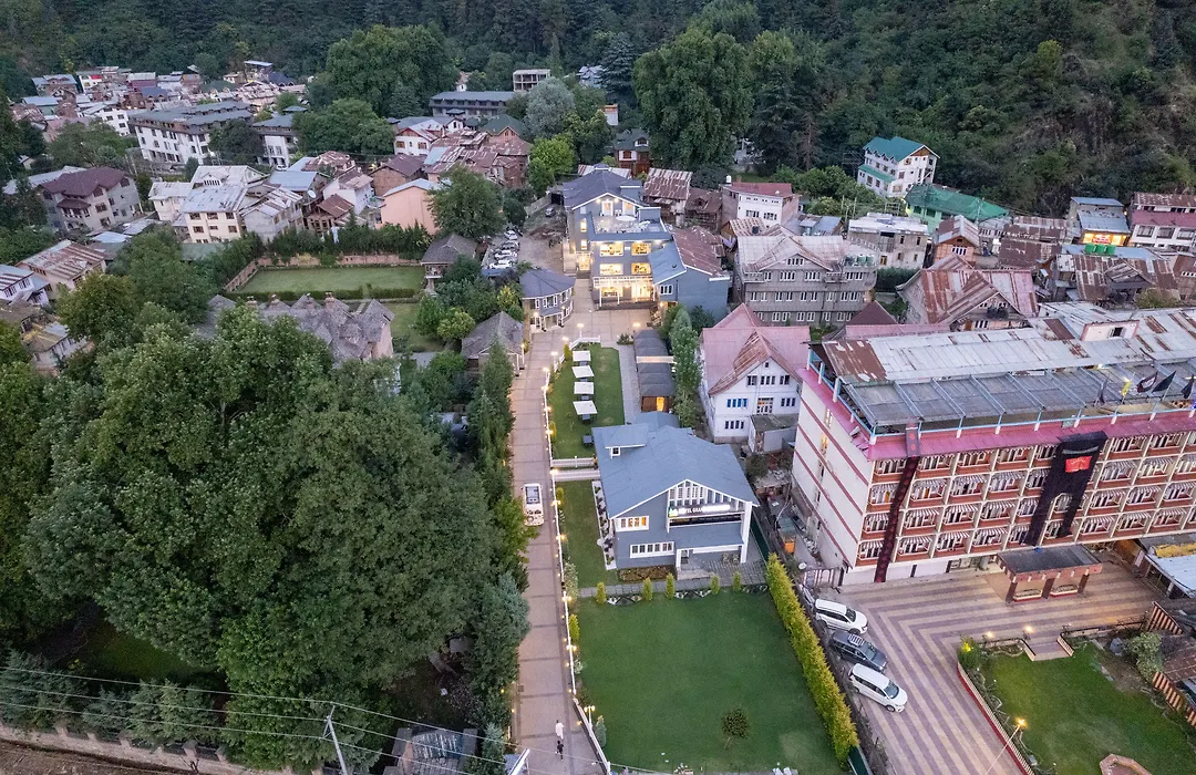 Hotel Grand Boulevard Dal Lake View Srinagar-1