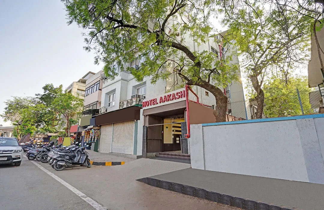 Itsy Hotels Aakash,100 Mts From Sardar Patel Stadium-1