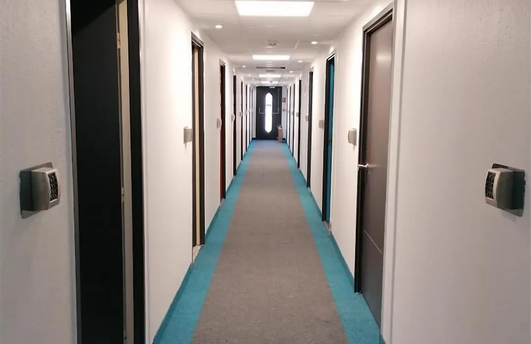 Kyriad Direct Martigues-1