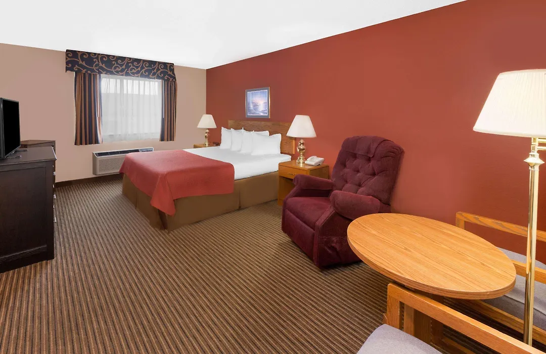 Super 8 By Wyndham St. Ignace-1
