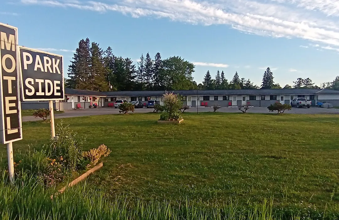 Park Side Motel-1