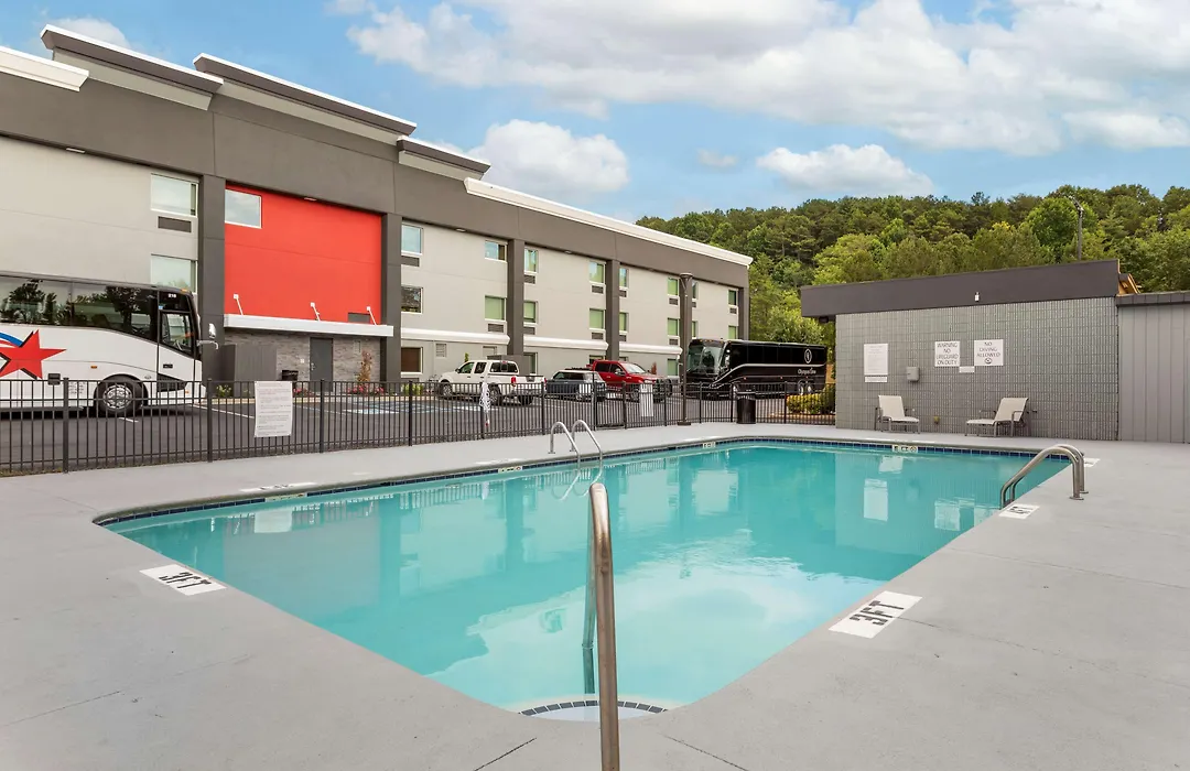 Best Western Plus Cleveland Inn & Suites-1