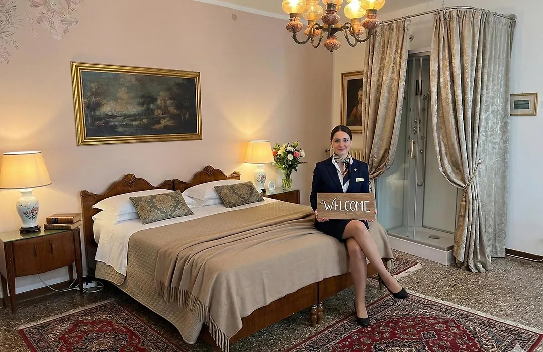 Ritz Venice Guest House Lionsclass-1