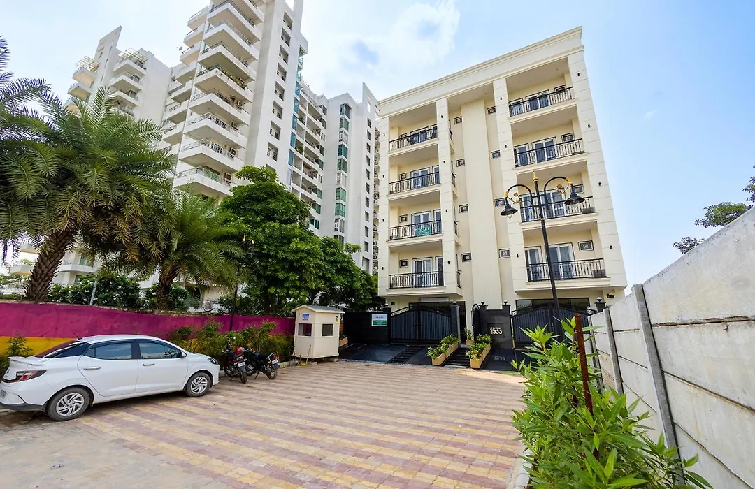 Hotel Exotica Avenue - Business-Friendly Stay, Golf Course Road, Cyberhub, One Horizon Center & Metro-1