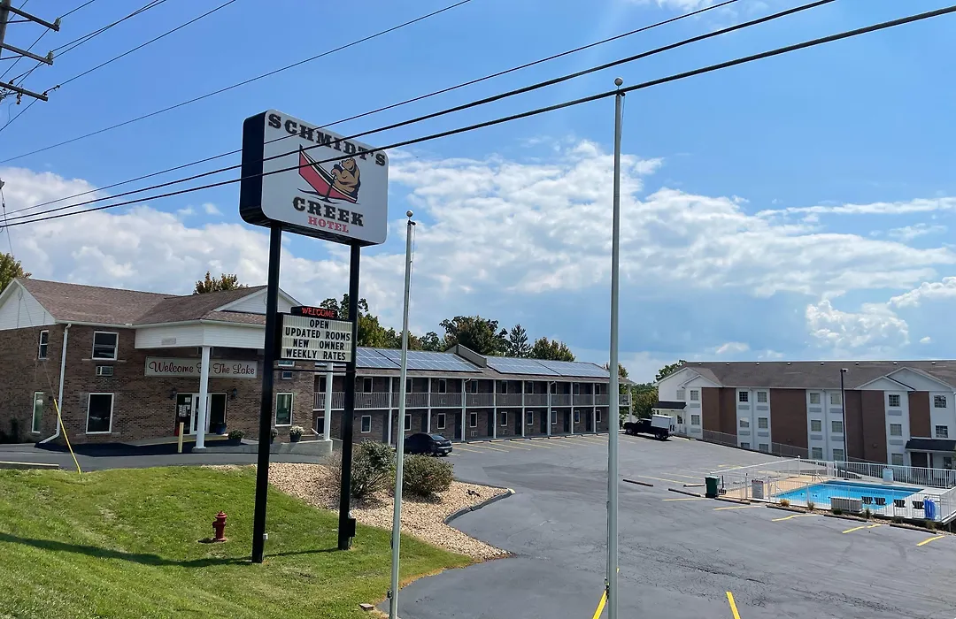 Schmidt'S Creek Hotel-1