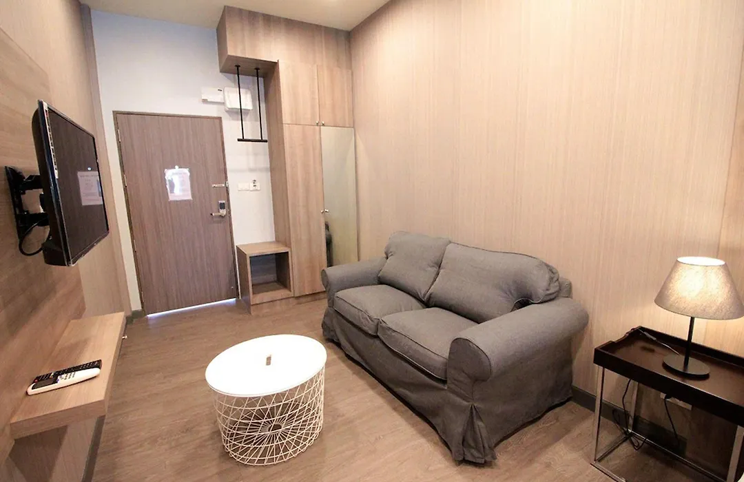 R 17 Living Hotel-1