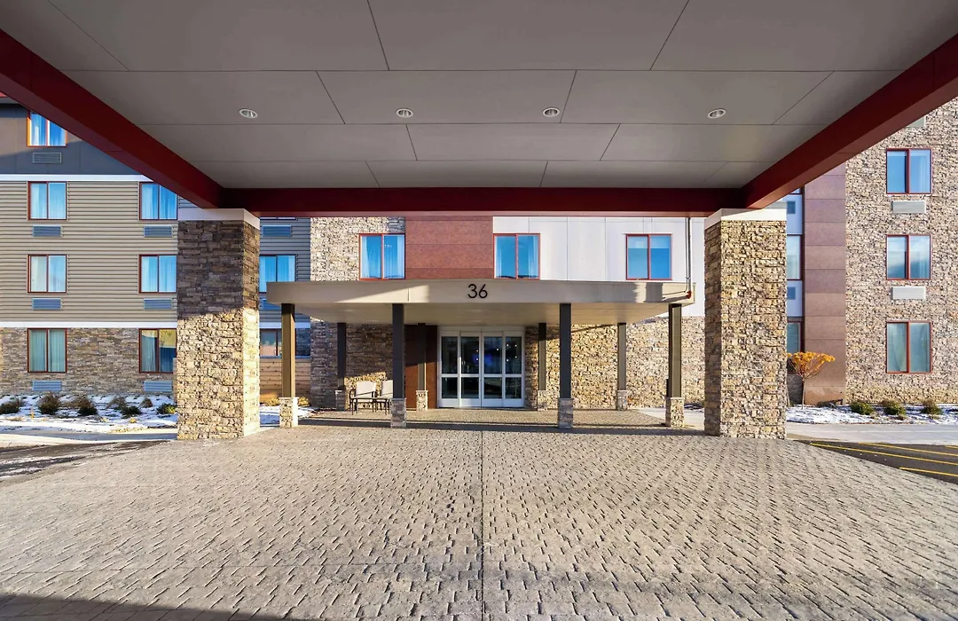 La Quinta Inn & Suites By Wyndham Williston Burlington-1