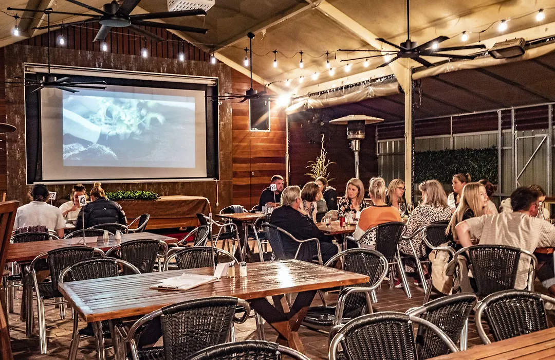 Telegraph Hotel Numurkah-1