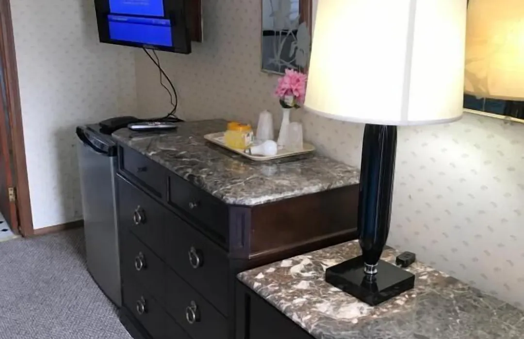 Royale Coach Motor Lodge-1