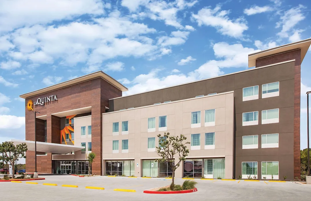 La Quinta Inn & Suites By Wyndham Bardstown-1