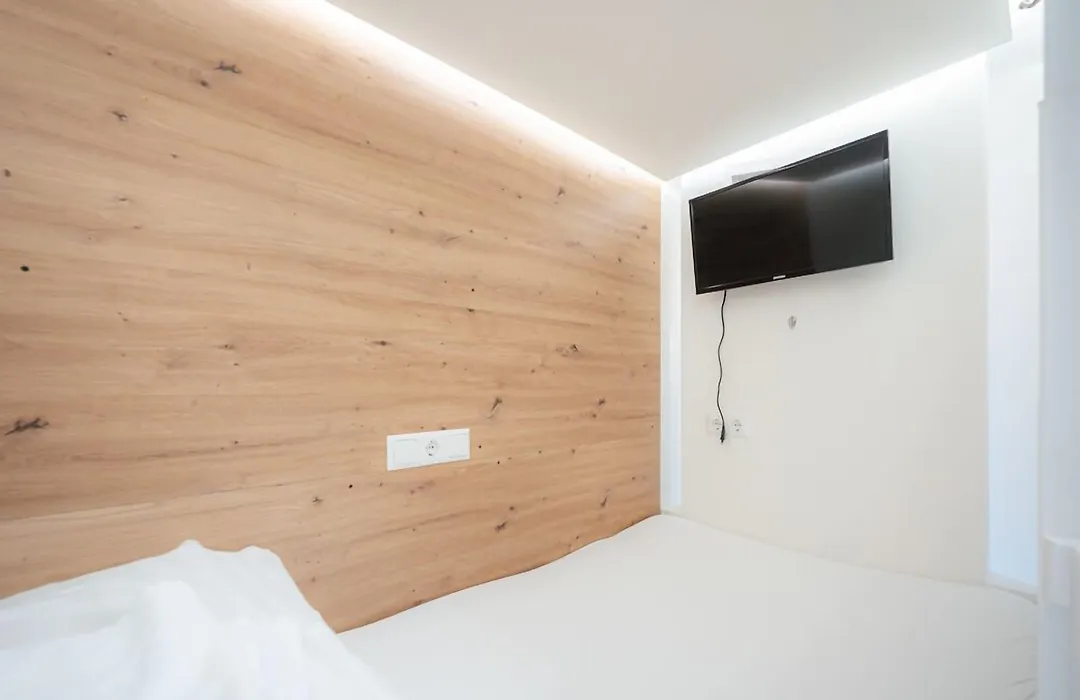 Robin Wood Capsule Hostel-1