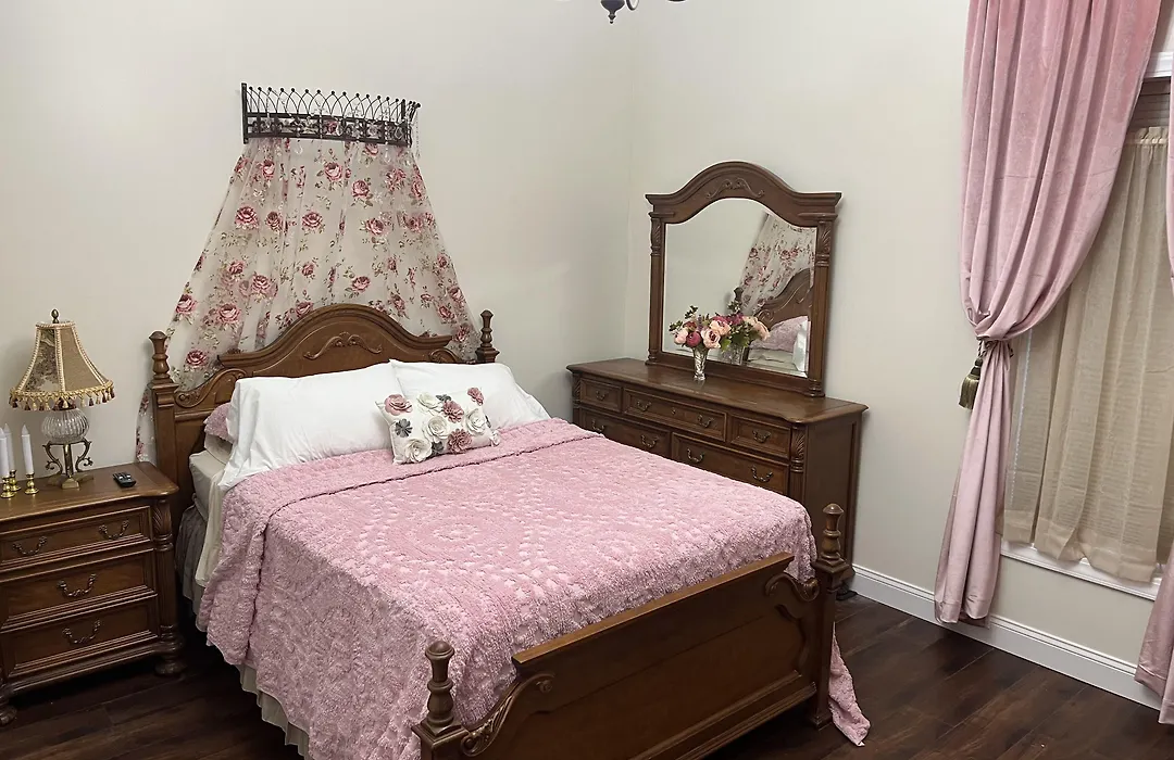 Holland Farmhouse Inn B&B-1