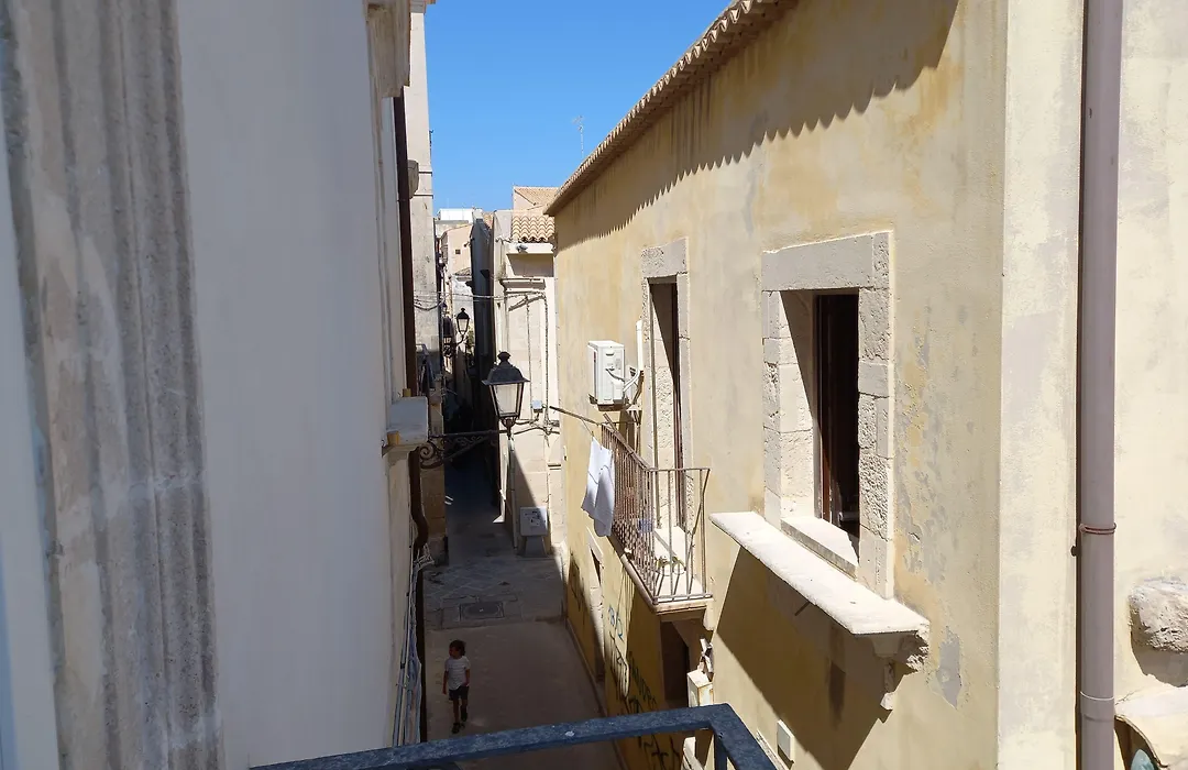 Lanterne Magiche Ortigia Suites-1